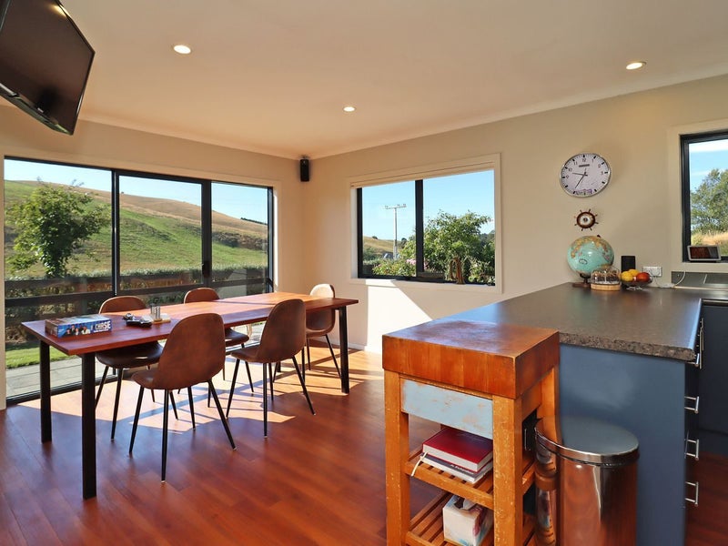 2 Jessop Street, South Hill, Oamaru - Carousel 2