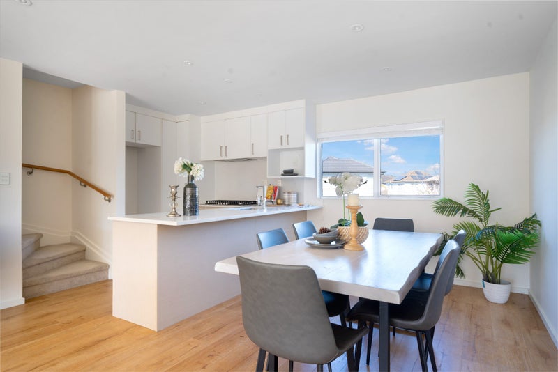 81 Bordeaux Parade, Te Atatu South, Auckland - Carousel 1