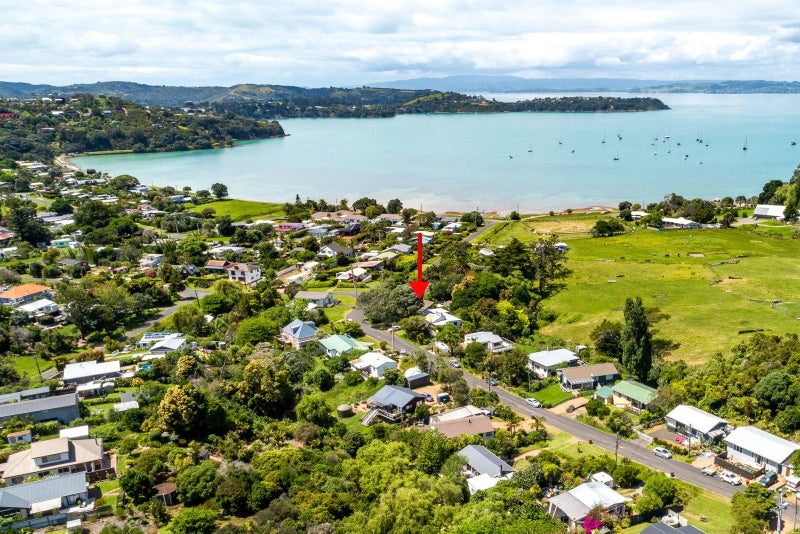 43 Tahatai Road, Oneroa, Waiheke Island - Carousel 2