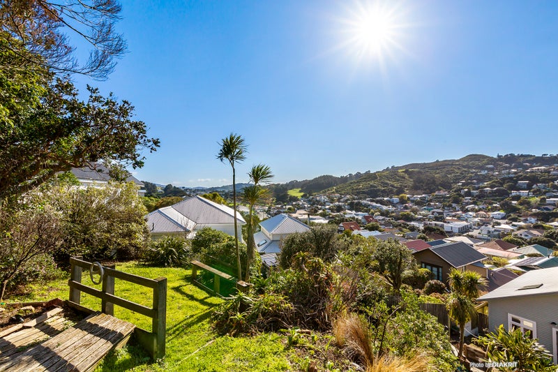 7 Cam Street, Island Bay, Wellington - Carousel 2