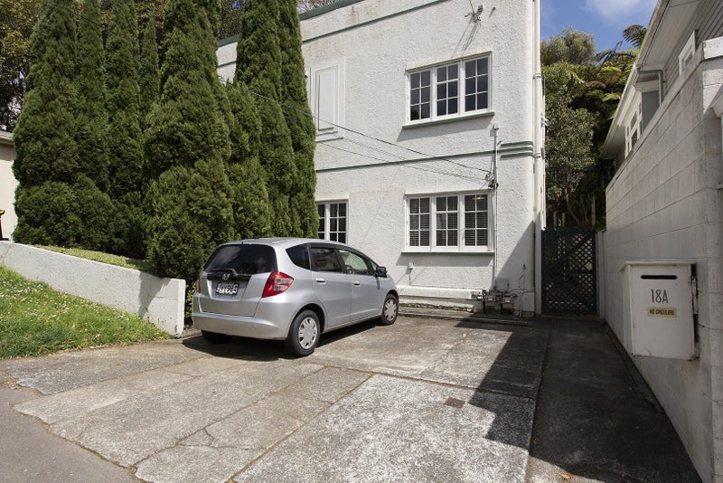 1/18 Ponsonby Road, Karori, Wellington - Carousel 1