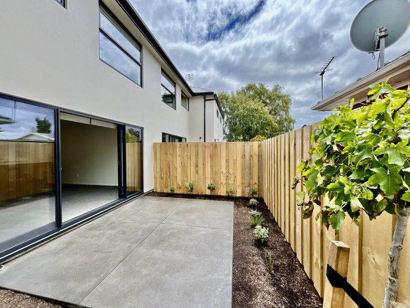 2/27 Evesham Crescent, Spreydon, Christchurch - Carousel 1