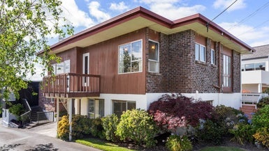 1/18 Tui Glen Road, Birkenhead, Auckland - Carousel 1