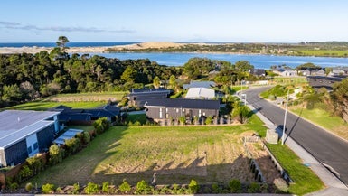 25 Jordan Street, Mangawhai Heads, Mangawhai - Carousel 1