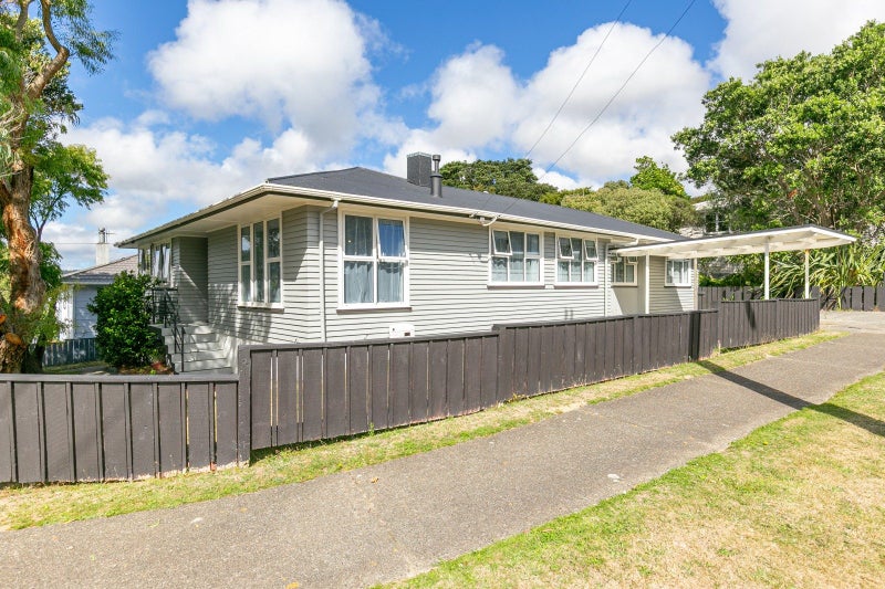 45 Victory Crescent, Tawa, Wellington - Carousel 2