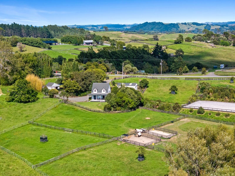 35 Joblin Road, Silverdale - Carousel 1