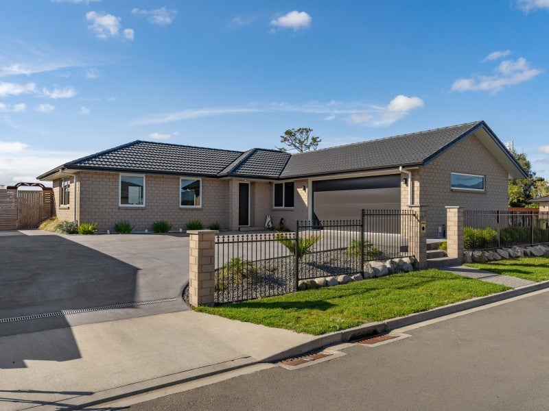 2 Piharau Crescent, Hurdon, New Plymouth - Carousel 1