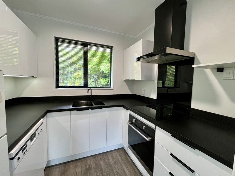 11 Crawford Grove, Naenae, Lower Hutt - Carousel 2