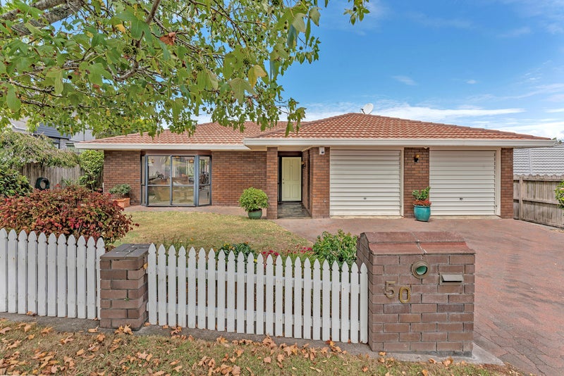 50 Pigeon Mountain Road, Half Moon Bay, Auckland - Carousel 1