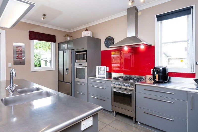 709 Avenue Road West, Saint Leonards, Hastings - Carousel 2