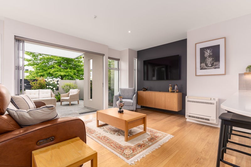 1/6 Harts Creek Lane, Northwood, Christchurch - Carousel 1