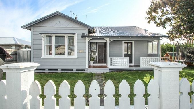 1212 Caroline Road, Mayfair, Hastings - Carousel 1