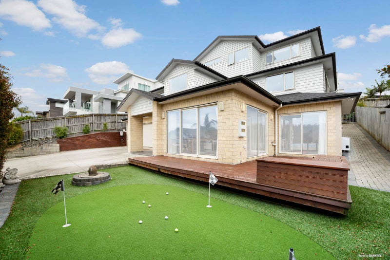 17 Bintulu Place, Fairview Heights, Auckland - Carousel 2