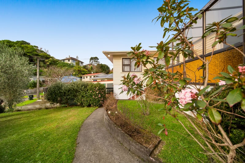 32 Beaumont Crescent, Frankleigh Park, New Plymouth - Carousel 2