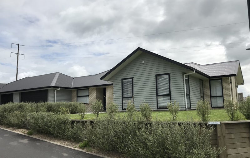 23 Lavender Way, Huntington, Hamilton - Carousel 16