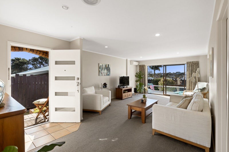 2/6 Lucy Foster Lane, Red Beach, Whangaparāoa - Carousel 1