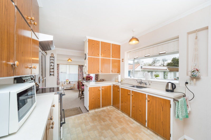 21 Gloucester Street, Takaro, Palmerston North - Carousel 2