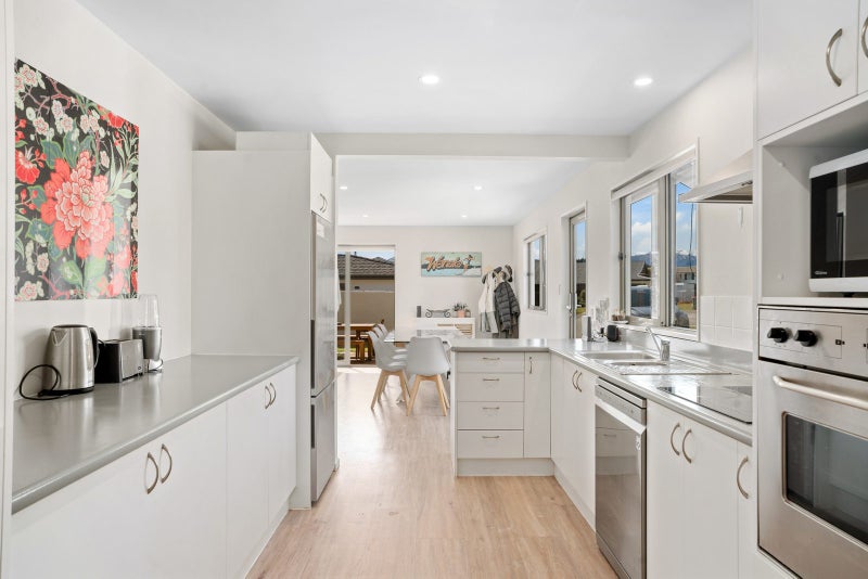 17A Mataraki Place, Wanaka - Carousel 2