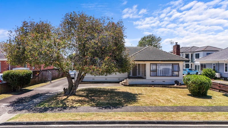 8 Wintere Road, Papatoetoe, Auckland - Carousel 1