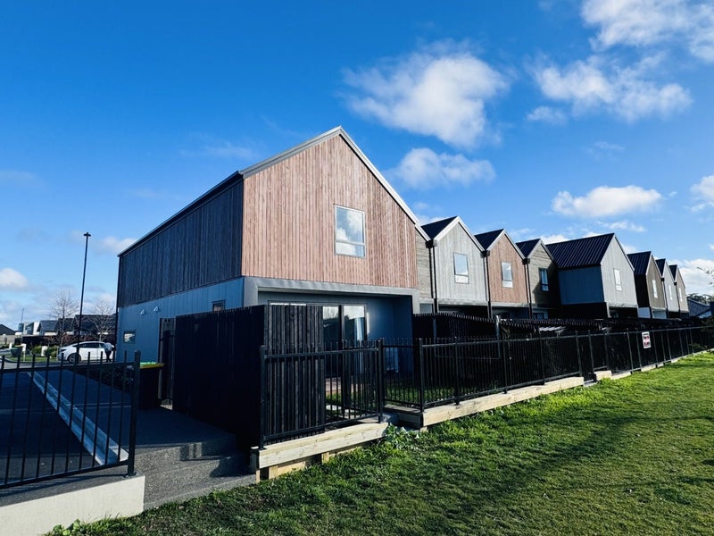 5B Malaga Crescent, Harewood, Christchurch - Carousel 2