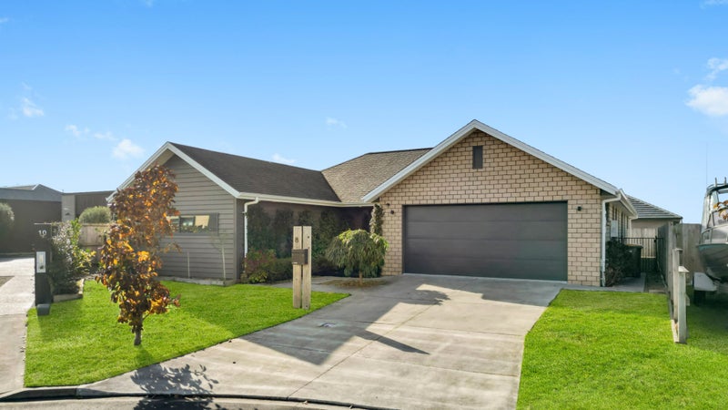 8 Maia Place, Flagstaff, Hamilton - Carousel 1