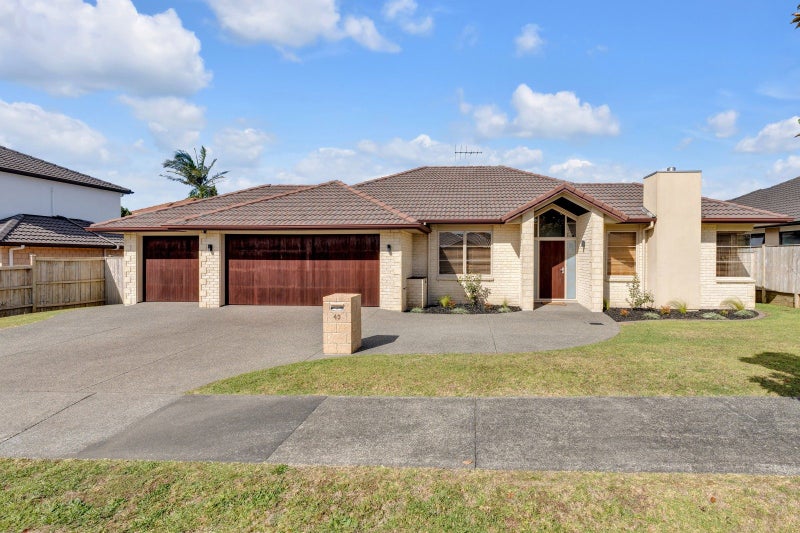 43 Speyside Crescent, Flat Bush, Auckland - Carousel 1