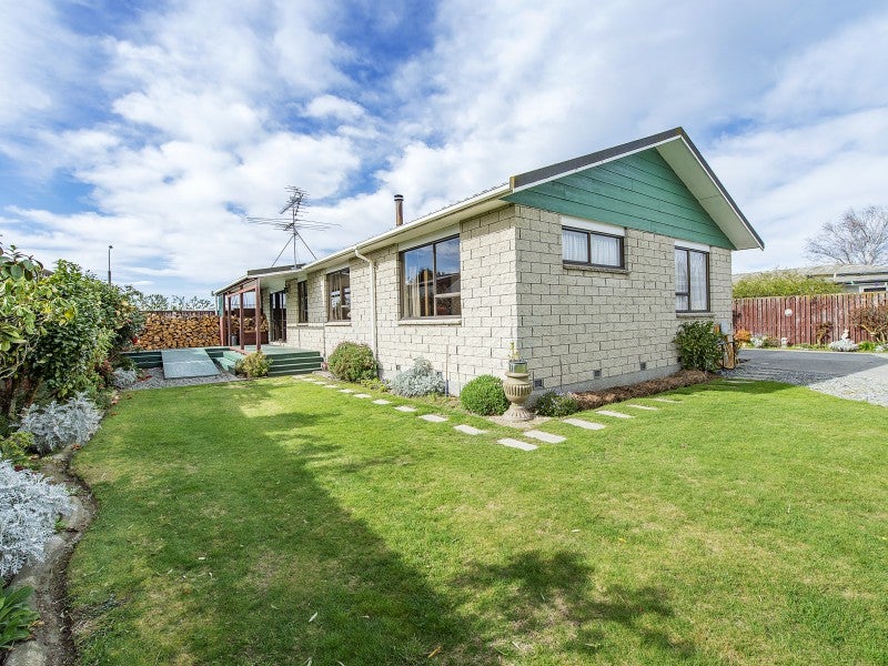 19 Greendale Road, Darfield, Darfield - Carousel 2