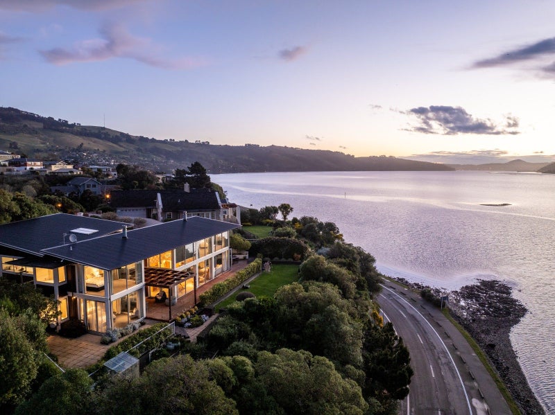 8 Mission Cove, Company Bay, Dunedin - Carousel 1