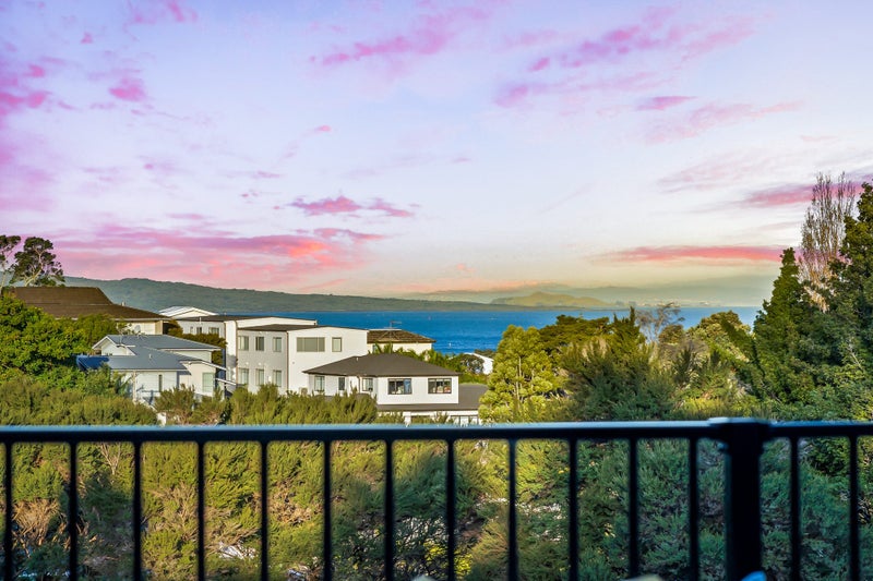 62 Parr Terrace, Castor Bay, Auckland - Carousel 1