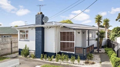 1C Kuaka Place, New Lynn, Auckland - Carousel 1