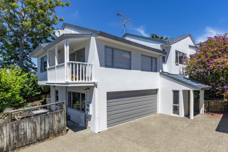 22 Stephen Lysnar Place, Hillsborough, Auckland - Carousel 1