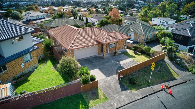 11 Wattle Road, Sunnyvale, Auckland - Carousel 1