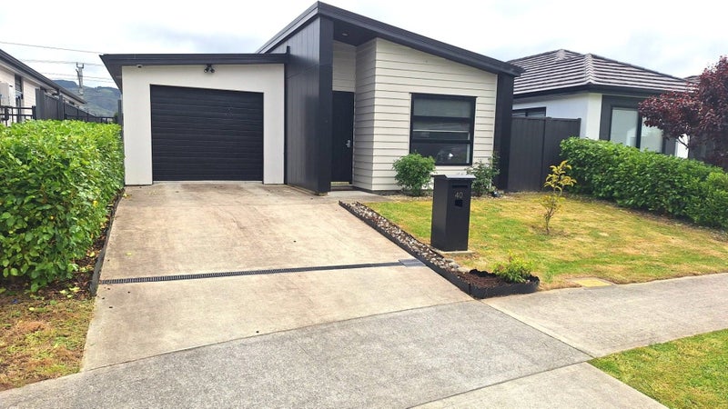 40 Te Kaeaea Crescent, Wallaceville, Upper Hutt - Carousel 1