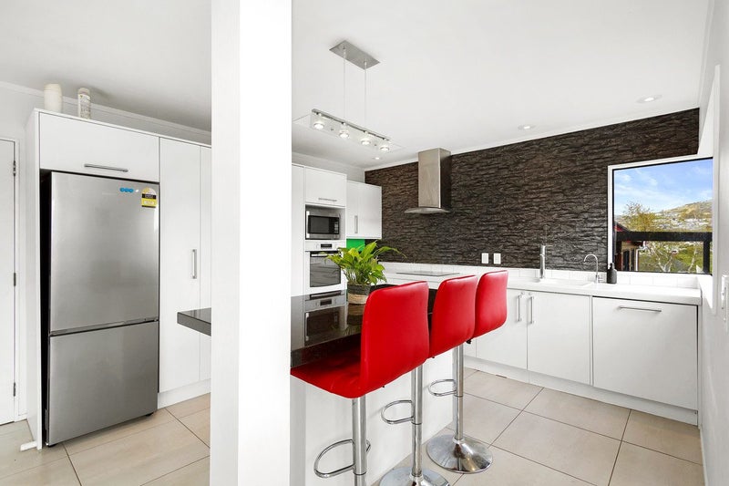 6 Saunders Close, Whitby, Porirua - Carousel 2