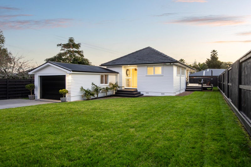 3 Weybridge Crescent, Glen Innes, Auckland - Carousel 2