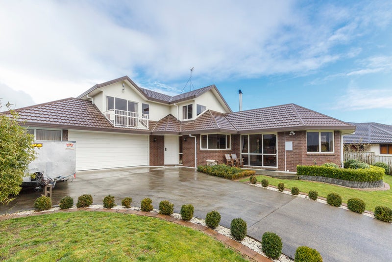 27 Greenwood Place, Fitzherbert, Palmerston North - Carousel 1