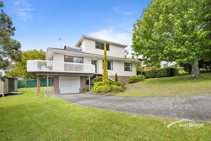 15 Celeste Place, Totara Vale, Auckland - Carousel 1