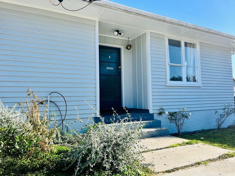 35 Sullivan Avenue, Mangere Bridge, Auckland - Carousel 1