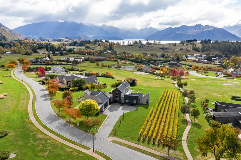 8 Elderberry Crescent, Wanaka - Carousel 2