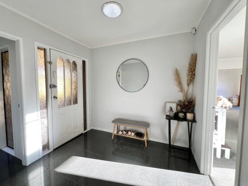 9 Syntax Place, Conifer Grove, Takanini - Carousel 2