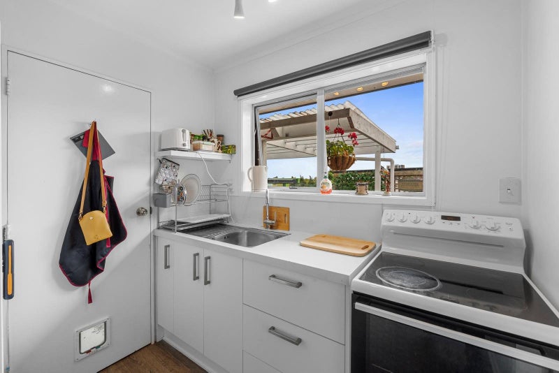 5/13 Seabrook Avenue, New Lynn, Auckland - Carousel 2