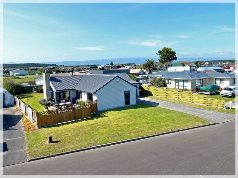 4 Low Avenue, Foxton Beach, Foxton - Carousel 1