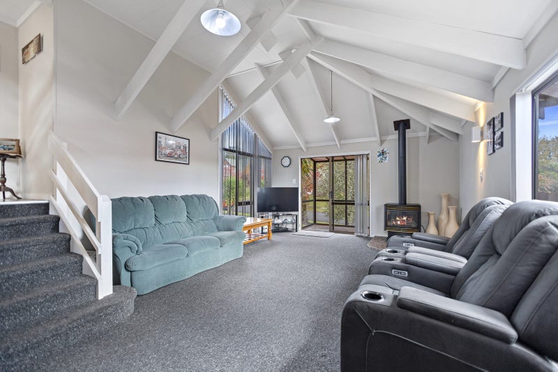 6 Marlowe Drive, Leamington, Cambridge - Carousel 2