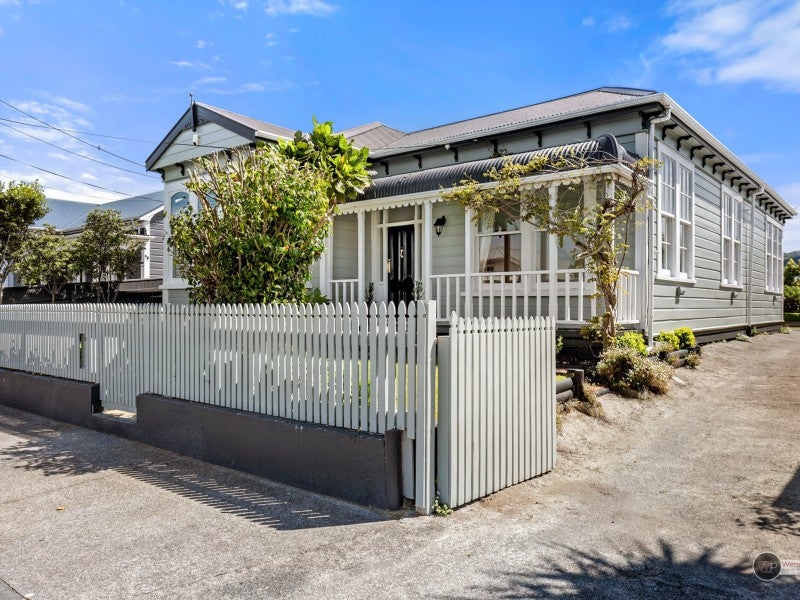 19 Bay Street, Petone, Lower Hutt - Carousel 19