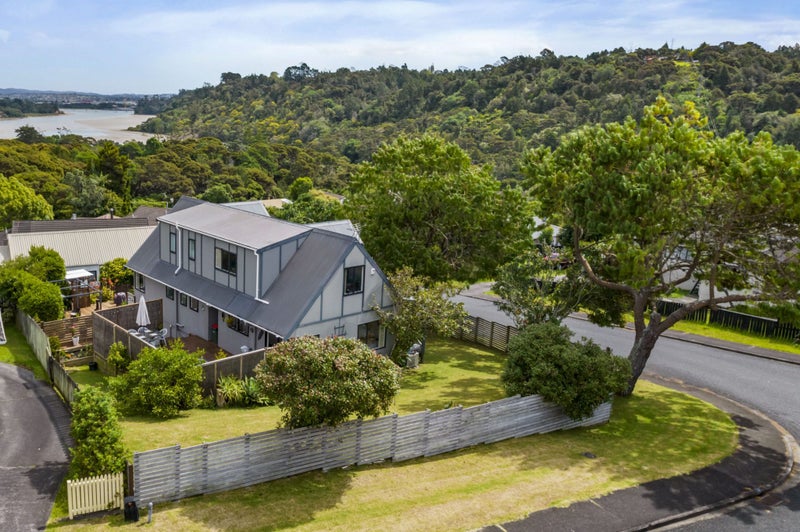 2 Thistledew Place, Bayview, Auckland - Carousel 1