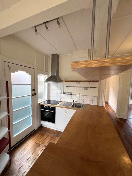 83 Apu Crescent, Lyall Bay, Wellington - Carousel 2