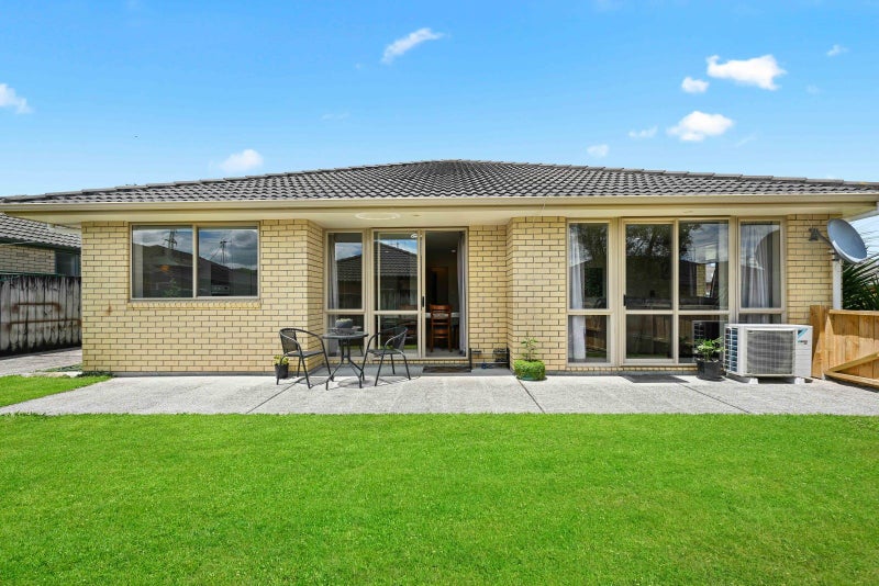 6 Locksley Lane, Hamilton East, Hamilton - Carousel 1