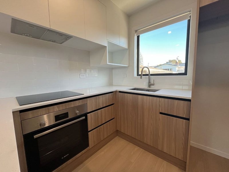 2/10 Fairclough Road, Beach Haven, Auckland - Carousel 2