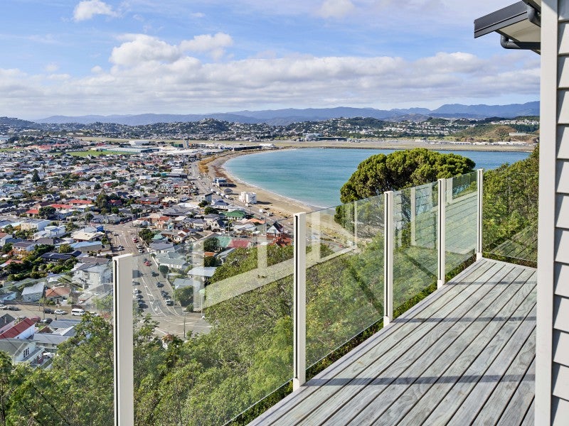 9 Pari Tai Way, Houghton Bay, Wellington - Carousel 1