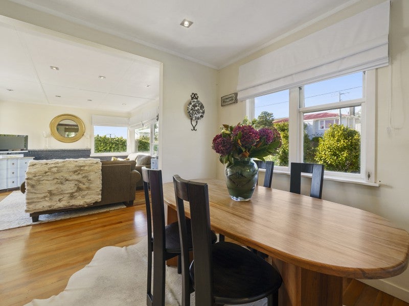 8 Balmain Street, Newlands, Wellington - Carousel 1